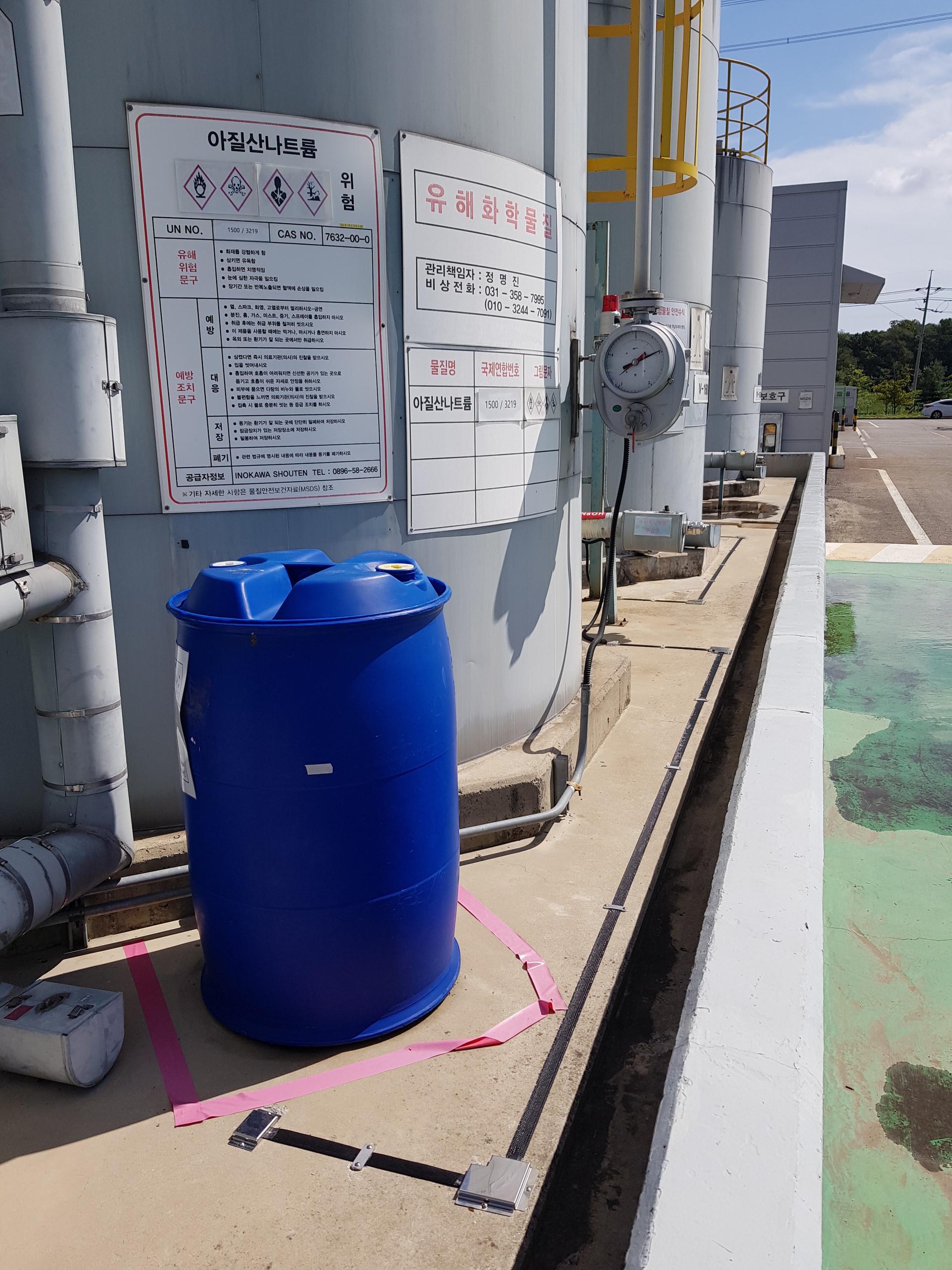 FLEXLEAK detection cable installed around a chemical tank and drum area