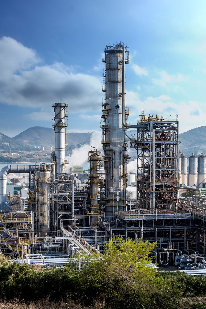 Petrochemical facility for oil leakage detection