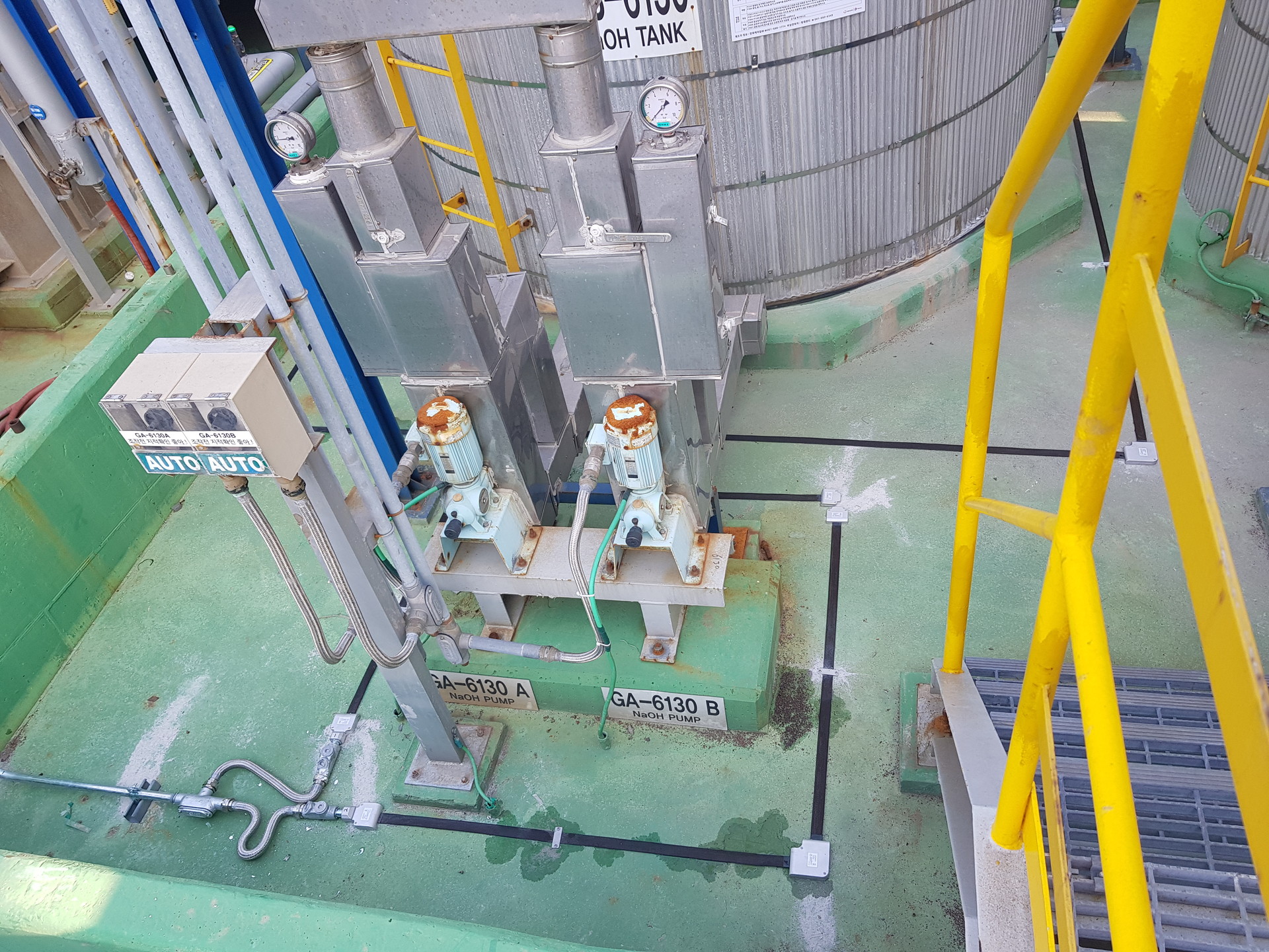 FLEXLEAK detection cable installed around process pumps